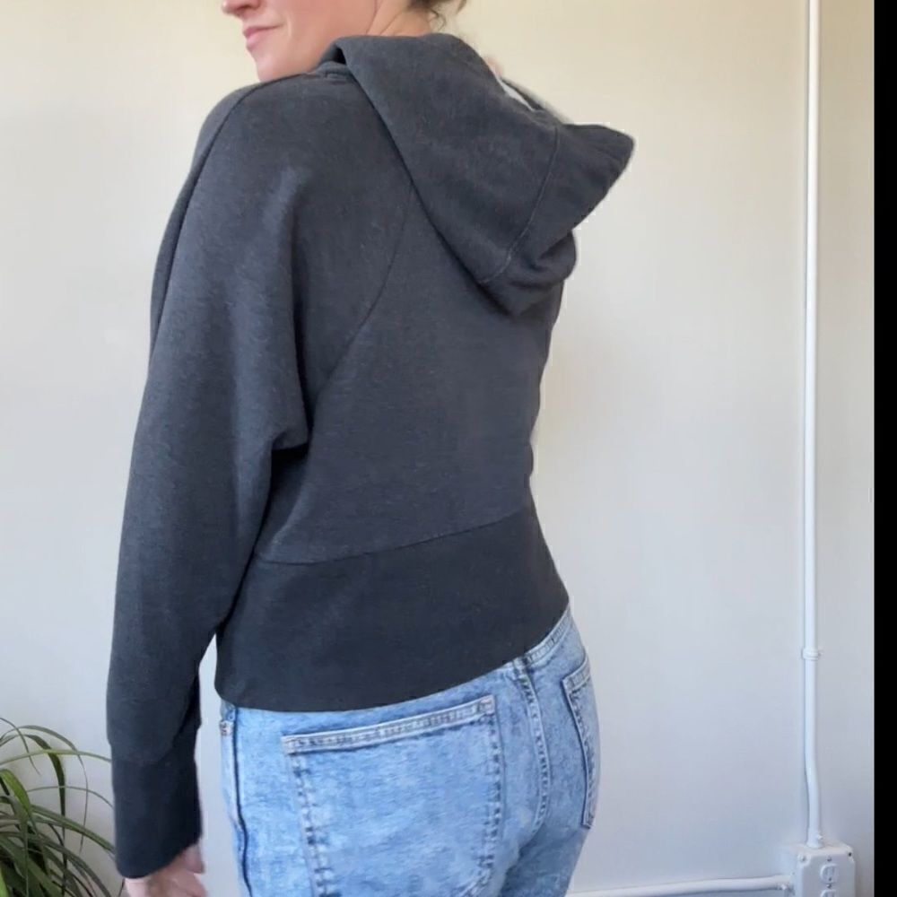 Nike Dri-Fit oversized Grey cropped hooded sweatshirt. Size medium.‎ - Picture 2 of 13